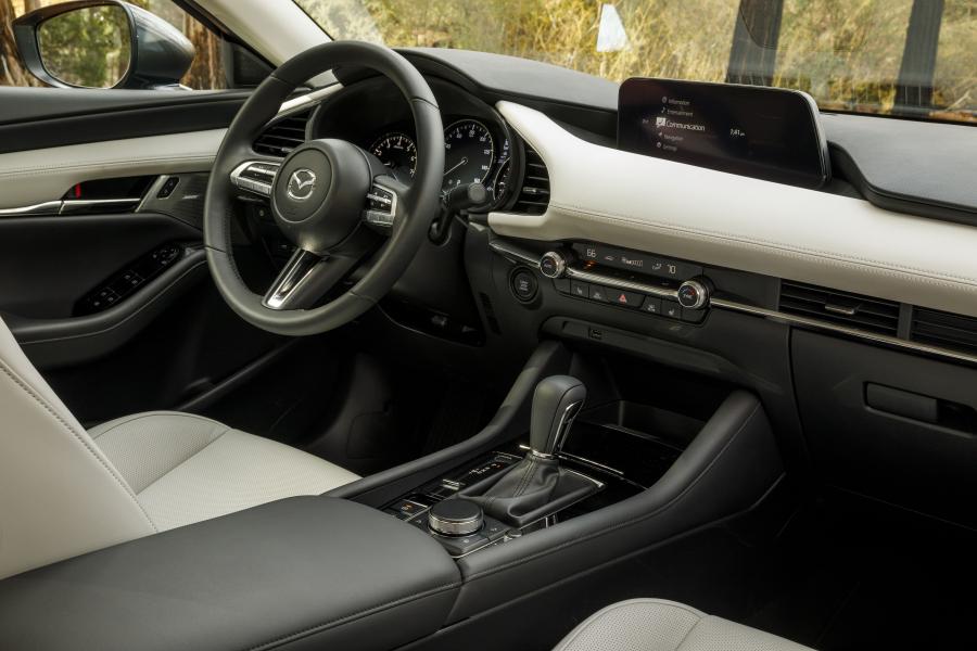 Интерьер Mazda3 Sedan 2019 года  (NA) (фото 28 из 58)